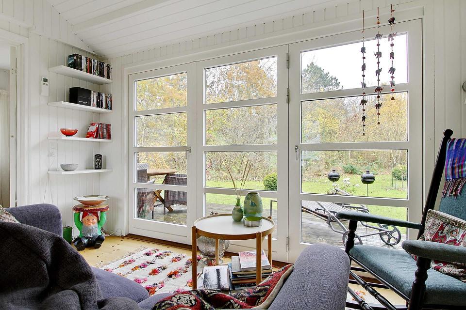 Summerhouse in Denmark with 463 sq ft of inside space. It has two small bedrooms plus a sleeping loft. | www.facebook.com/SmallHouseBliss