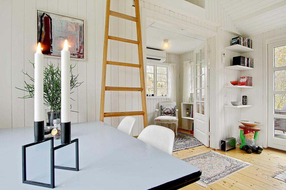 Summerhouse in Denmark with 463 sq ft of inside space. It has two small bedrooms plus a sleeping loft. | www.facebook.com/SmallHouseBliss