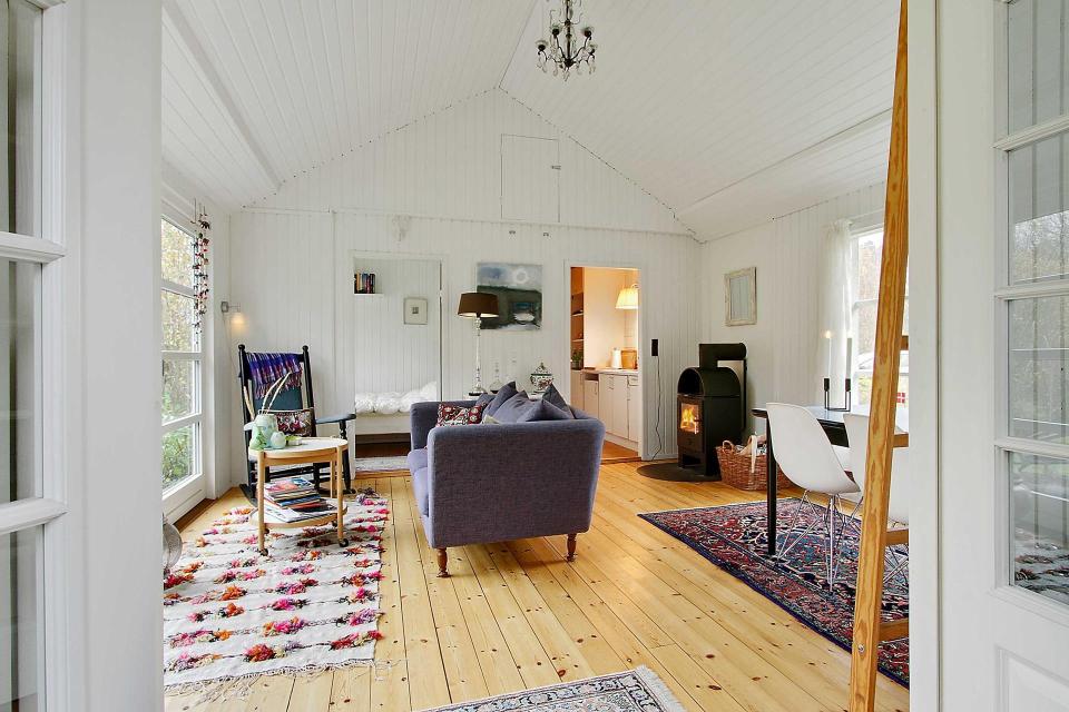 Summerhouse in Denmark with 463 sq ft of inside space. It has two small bedrooms plus a sleeping loft. | www.facebook.com/SmallHouseBliss