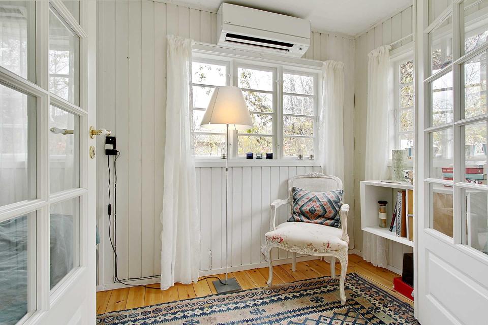 Summerhouse in Denmark with 463 sq ft of inside space. It has two small bedrooms plus a sleeping loft. | www.facebook.com/SmallHouseBliss