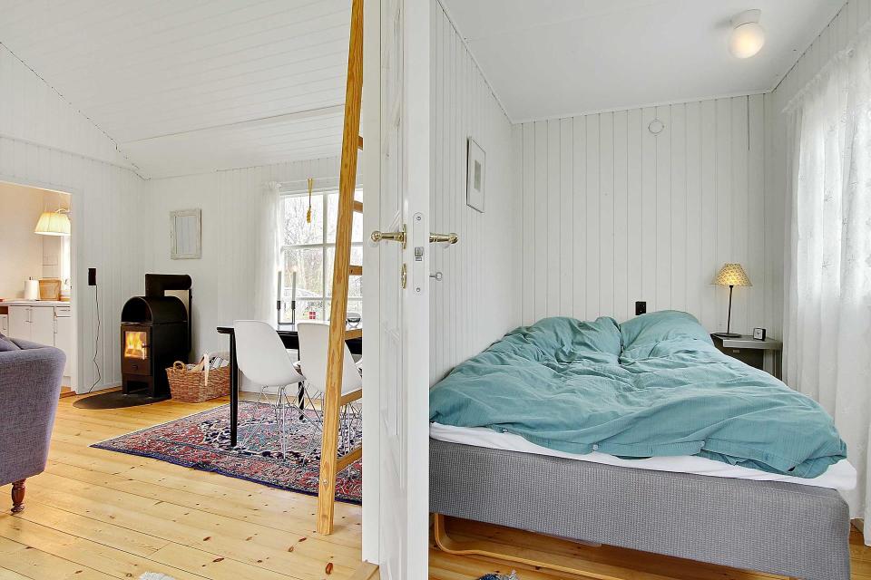 Summerhouse in Denmark with 463 sq ft of inside space. It has two small bedrooms plus a sleeping loft. | www.facebook.com/SmallHouseBliss