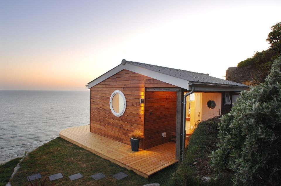 The Edge, a tiny one-bedroom beach cottage in Cornwall. | www.facebook.com/SmallHouseBliss