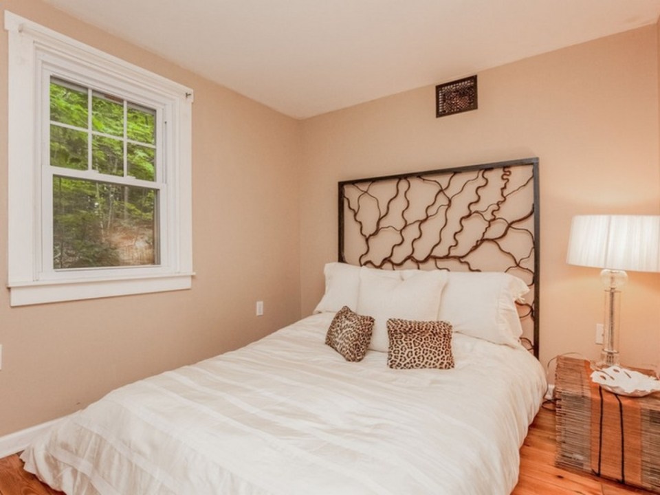 This 1943 shingled cottage in Connecticut has one bedroom on the 400 sq ft main floor plus a loft. | www.facebook.com/SmallHouseBliss