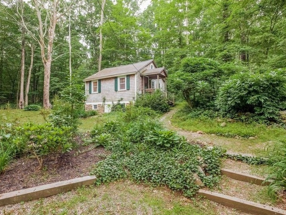 This 1943 shingled cottage in Connecticut has one bedroom on the 400 sq ft main floor plus a loft. | www.facebook.com/SmallHouseBliss