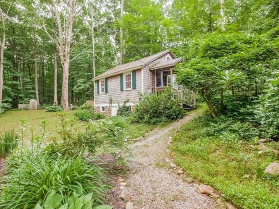 This 1943 shingled cottage in Connecticut has one bedroom on the 400 sq ft main floor plus a loft. | www.facebook.com/SmallHouseBliss