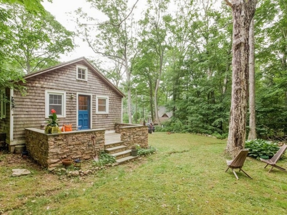 This 1943 shingled cottage in Connecticut has one bedroom on the 400 sq ft main floor plus a loft. | www.facebook.com/SmallHouseBliss