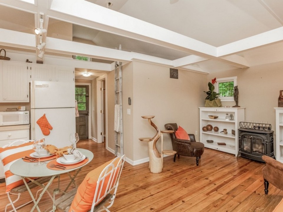 This 1943 shingled cottage in Connecticut has one bedroom on the 400 sq ft main floor plus a loft. | www.facebook.com/SmallHouseBliss