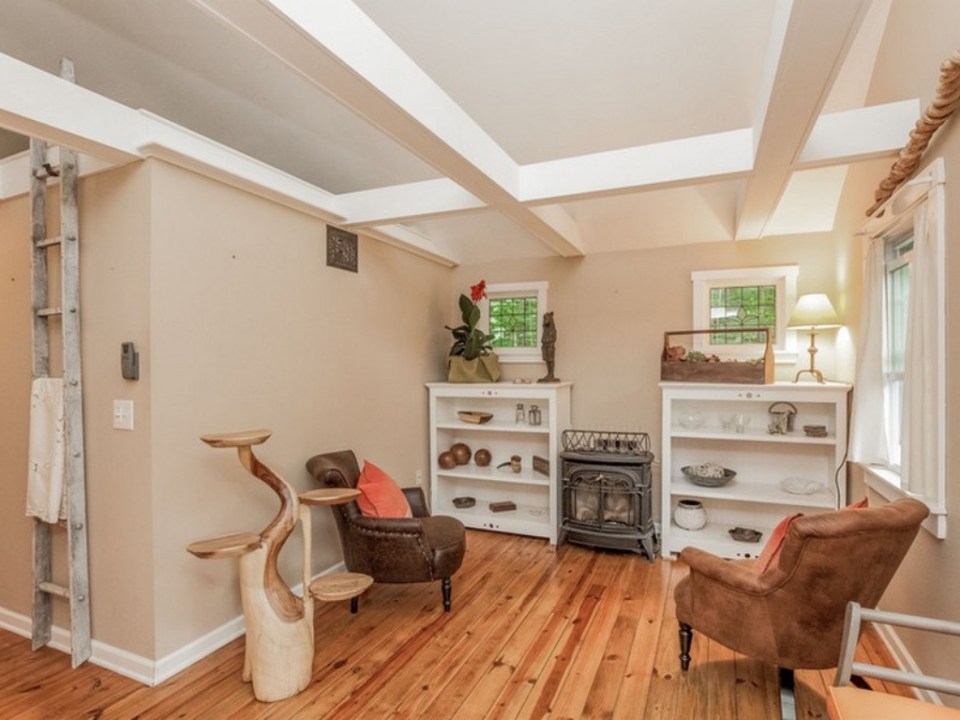 This 1943 shingled cottage in Connecticut has one bedroom on the 400 sq ft main floor plus a loft. | www.facebook.com/SmallHouseBliss