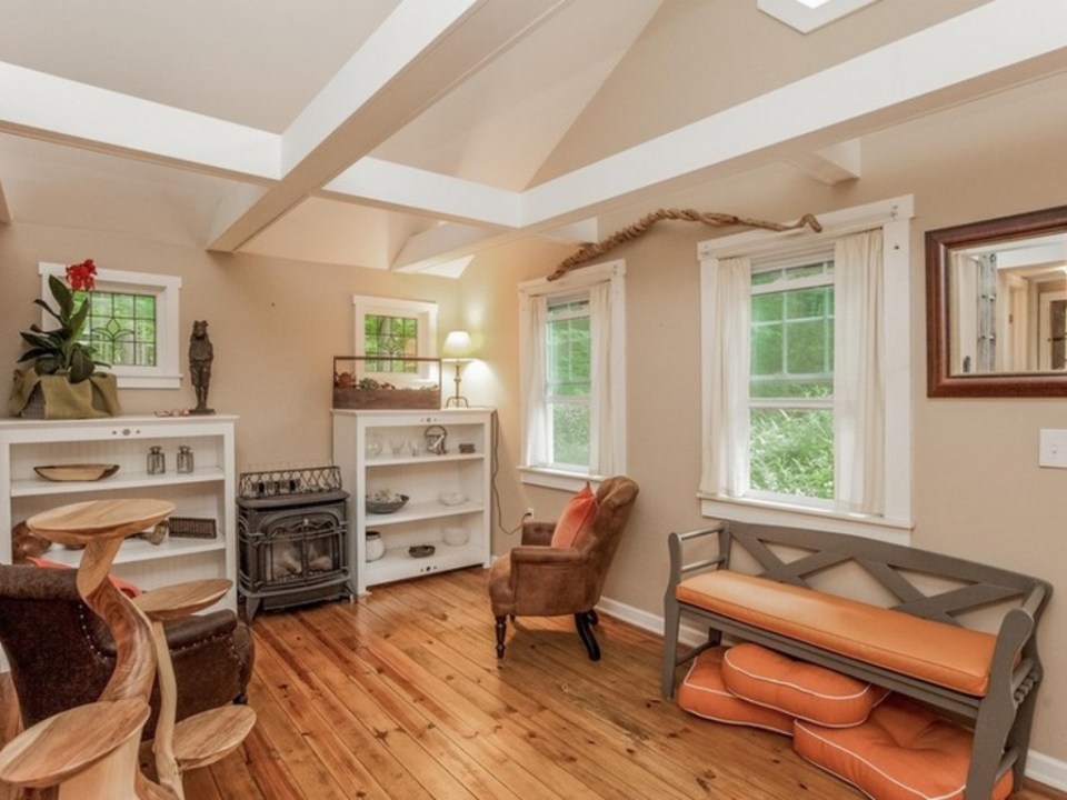 This 1943 shingled cottage in Connecticut has one bedroom on the 400 sq ft main floor plus a loft. | www.facebook.com/SmallHouseBliss