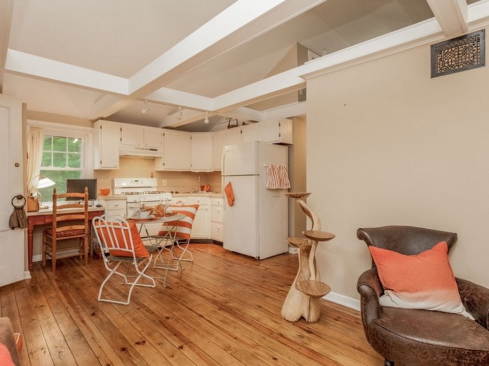 This 1943 shingled cottage in Connecticut has one bedroom on the 400 sq ft main floor plus a loft. | www.facebook.com/SmallHouseBliss