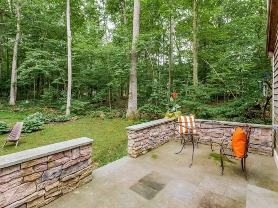 This 1943 shingled cottage in Connecticut has one bedroom on the 400 sq ft main floor plus a loft. | www.facebook.com/SmallHouseBliss