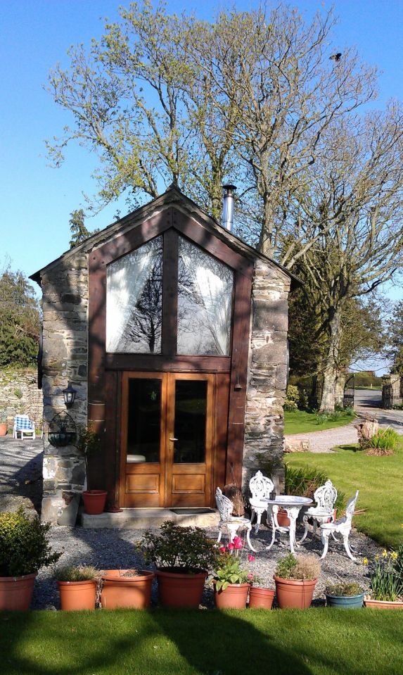 Crows' Hermitage is an old stone barn in the Irish countryside that has been converted into a sumptuous holiday cottage. | www.facebook.com/SmallHouseBliss