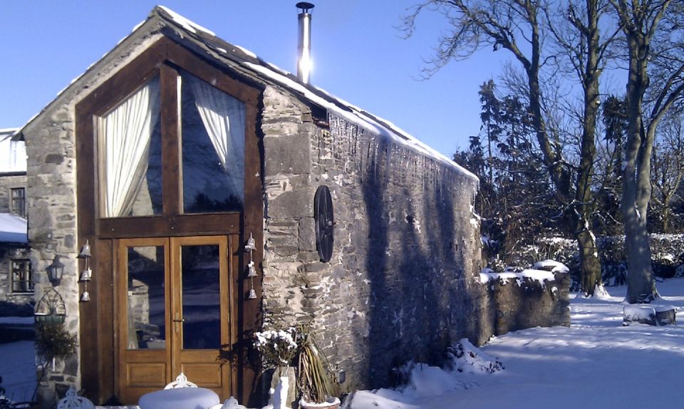 Crows' Hermitage is an old stone barn in the Irish countryside that has been converted into a sumptuous holiday cottage. | www.facebook.com/SmallHouseBliss