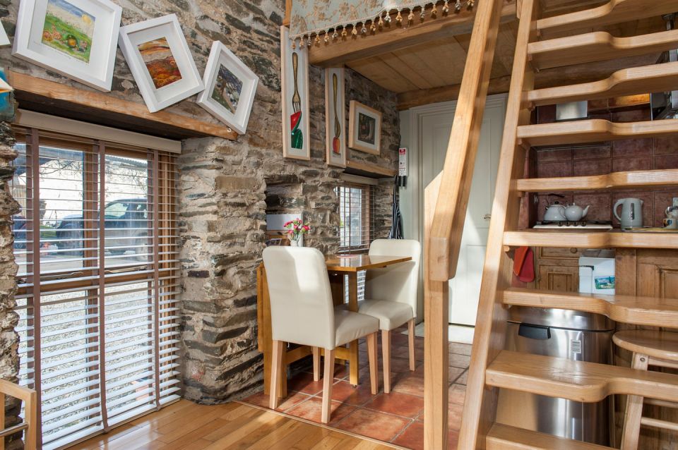 Crows' Hermitage is an old stone barn in the Irish countryside that has been converted into a sumptuous holiday cottage. | www.facebook.com/SmallHouseBliss