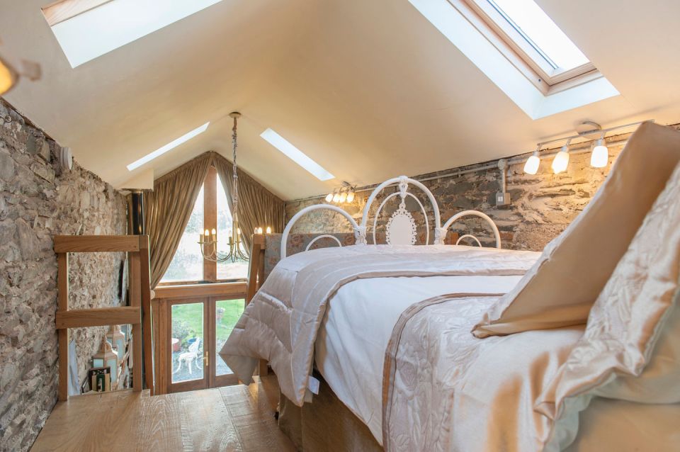 Crows' Hermitage is an old stone barn in the Irish countryside that has been converted into a sumptuous holiday cottage. | www.facebook.com/SmallHouseBliss