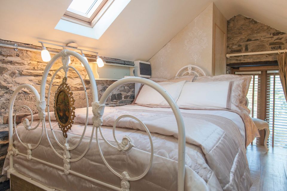 Crows' Hermitage is an old stone barn in the Irish countryside that has been converted into a sumptuous holiday cottage. | www.facebook.com/SmallHouseBliss