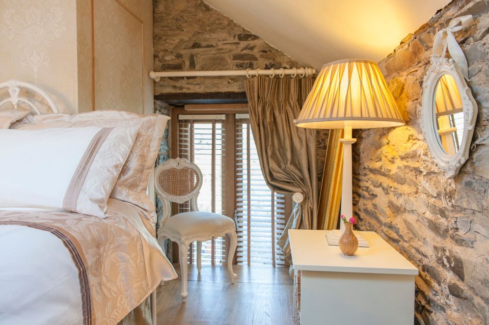 Crows' Hermitage is an old stone barn in the Irish countryside that has been converted into a sumptuous holiday cottage. | www.facebook.com/SmallHouseBliss