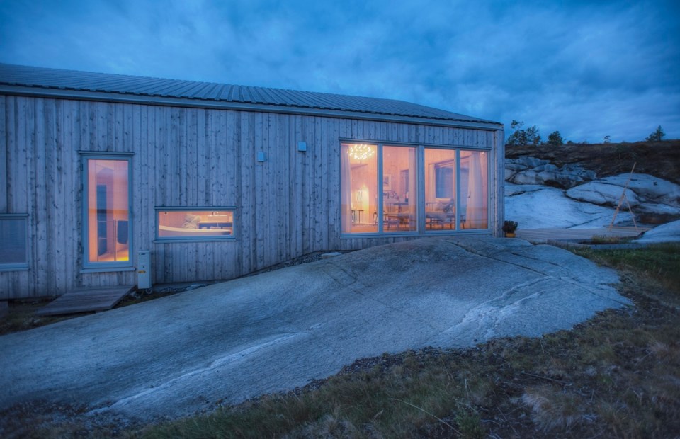 This modern wood cabin sits on the rugged coast of Norway. It has a bedroom, a sleeping nook and a loft, all in a footprint of just 645 sq ft. | www.facebook.com/SmallHouseBliss
